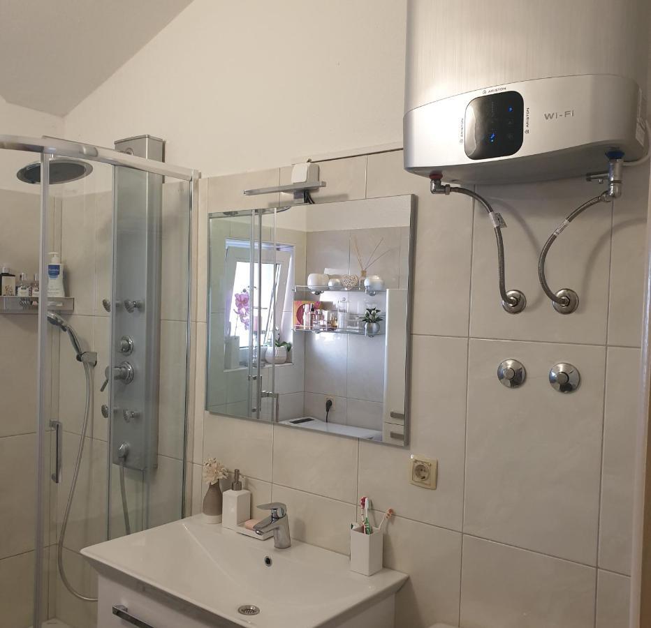 Apartmani Mlikotic Dugi Rat Habitación foto
